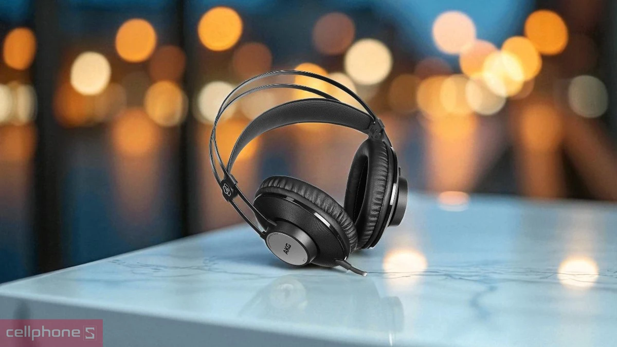 Khả năng kết nối tai nghe kiểm âm AKG K72