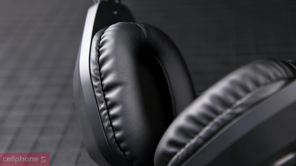 Tai nghe gaming có dây DareU EH406 được trang bị micro đàm thoại