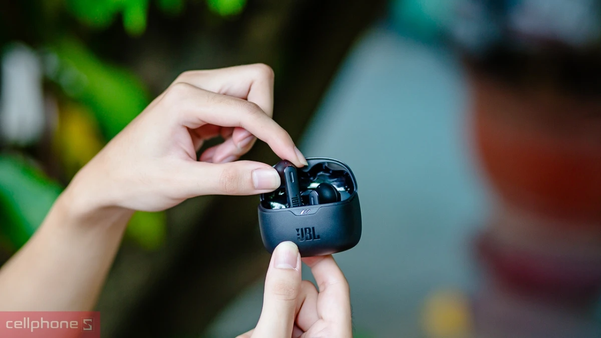 Tai nghe JBL có khả năng khử tiếng ồn
