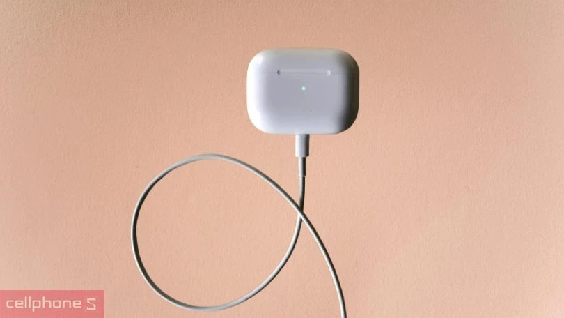 Cách sạc tai nghe bluetooth không dây đúng cách