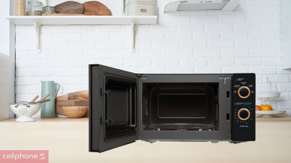 Lò vi sóng Sharp hoạt động với công suất vi sóng 800W