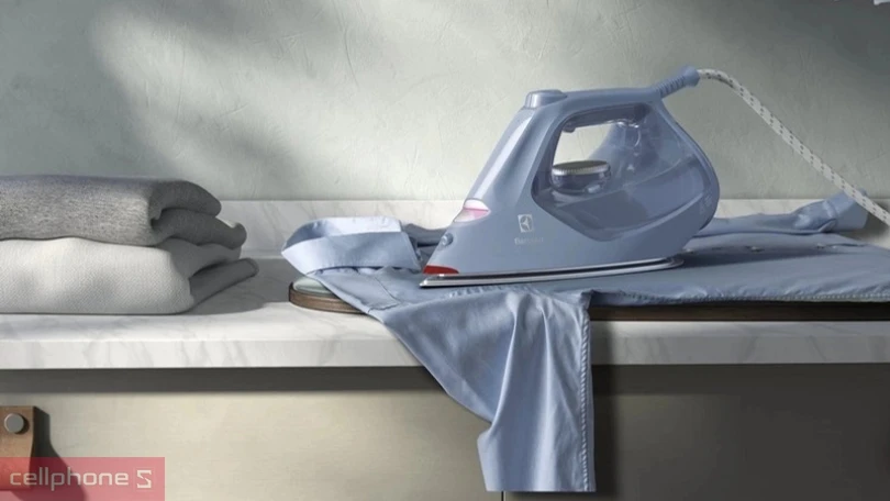 bàn ủi Electrolux