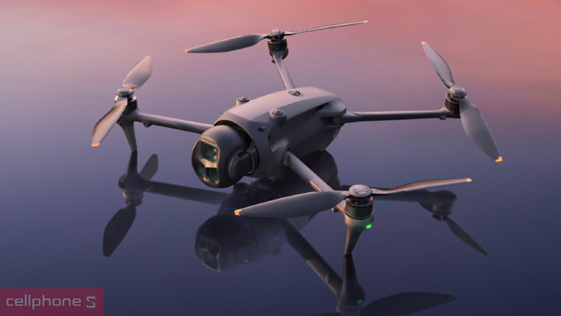 Trọng lượng, thiết kế của flycam DJI Mavic 4 Pro 512GB Creator Combo RC Pro 2