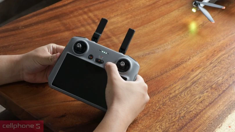 Hướng dẫn kết nối Flycam DJI Mini 4 Pro Fly More Combo Plus (RC-2) với điện thoại