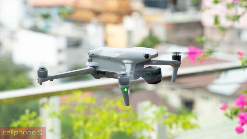 Người mới có tự điều khiển flycam được không?