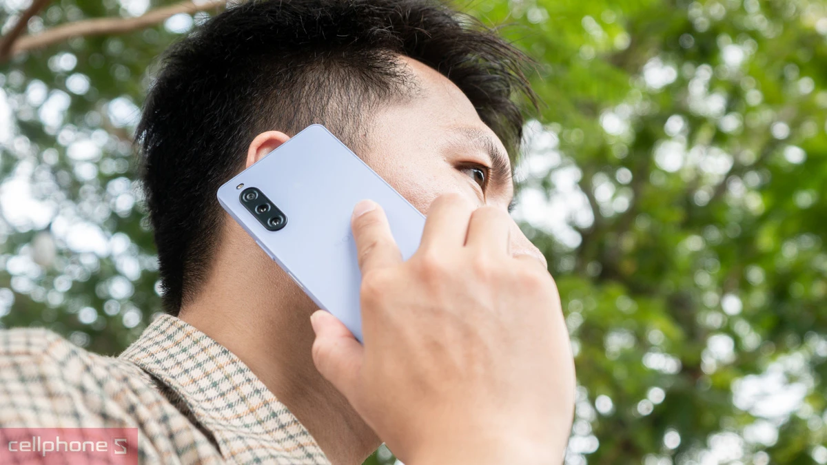 Sony Xperia 10 V cũ trầy xước ngoại hình vẫn còn đảm bảo đẹp
