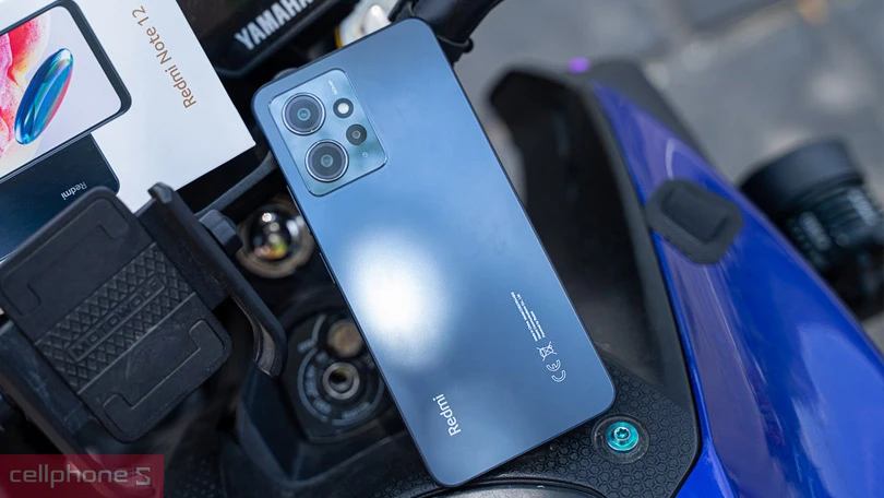 Thiết kế của Xiaomi Redmi Note 12 cũ trầy xước