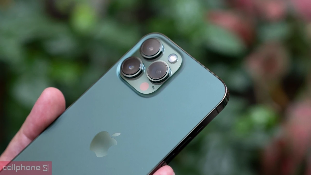 Ngoại hình iPhone 13 Pro Max 512GB cũ trầy xước