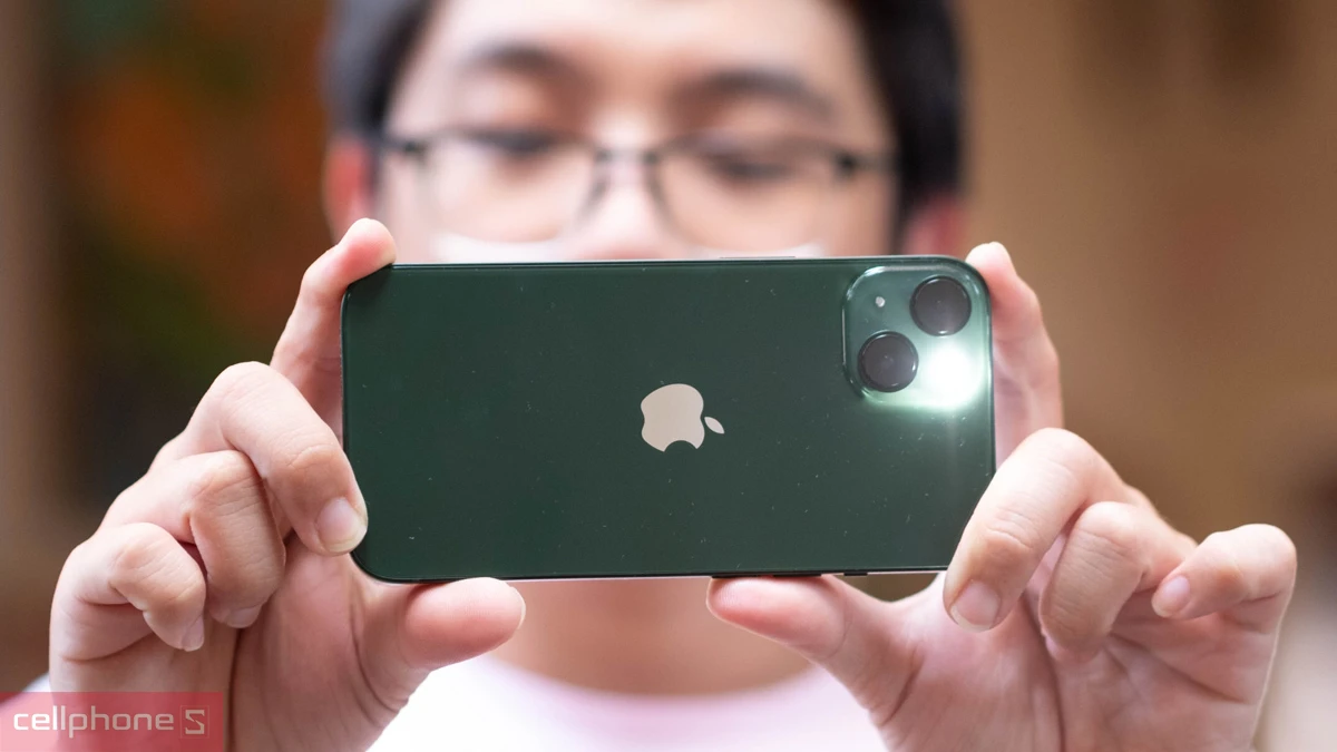 Chụp ảnh, ghi hình siêu nét với cụm camera của iPhone 13 VN/A 128GB đã kích hoạt