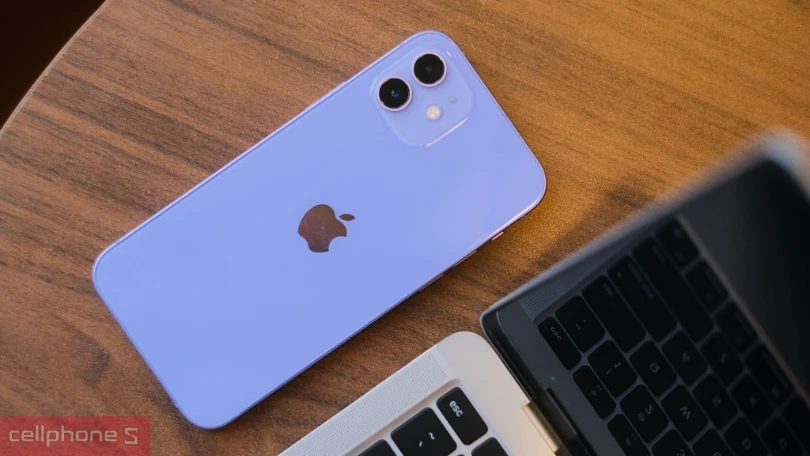 Thiết kế iPhone 12 cũ xước cấn