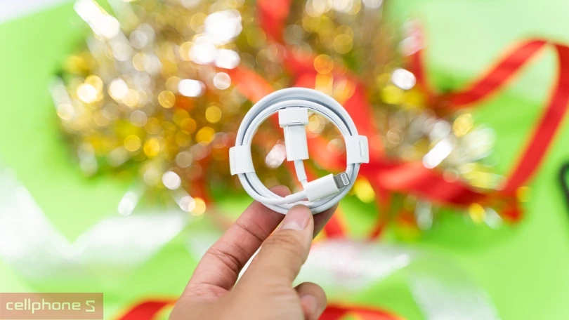 Hỗ trợ sạc nhanh 20W có dây, sạc không dây 15W