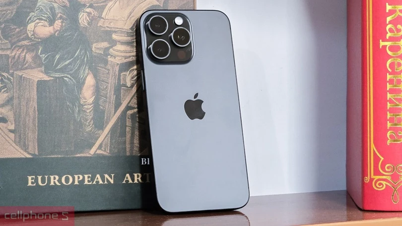 Thiết kế iPhone 15 Pro Max 256GB cũ trầy xước