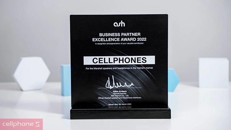 CellphoneS nhận giải đối tác kinh doanh xuất sắc của Marshall 