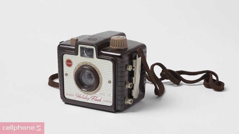 Máy chụp hình Kodak Brownie là máy ảnh phm được sản xuất đầu tiên