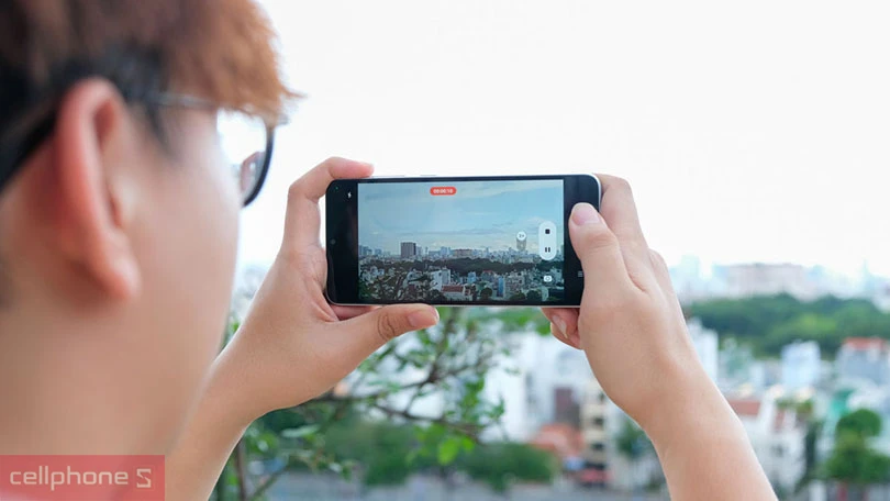 Camera Samsung A05 có cảm biến chính 50 MP và camera selfie 8MP