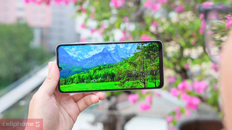 Samsung Galaxy A06: màn lớn pin trâu, giải trí ấn tượng