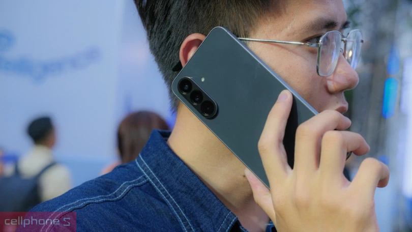 Pin 5000mAh, hỗ trợ sạc nhanh 45W