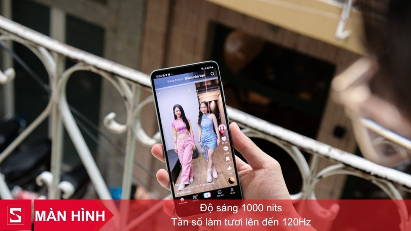 Màn hình Super AMOLED+ viền siêu mỏng