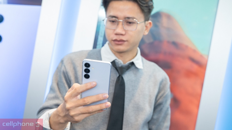 Camera S25 thường zoom cận siêu nét