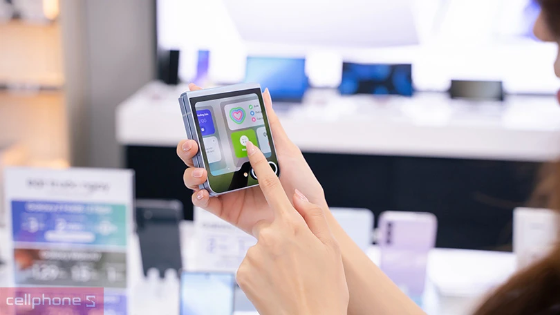Trải nghiệm ngay Galaxy Z Flip6 tại cửa hàng CellphoneS