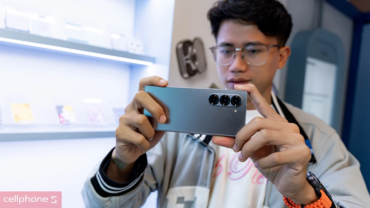 Thiết kế Galaxy Z Fold 7 mỏng nhẹ
