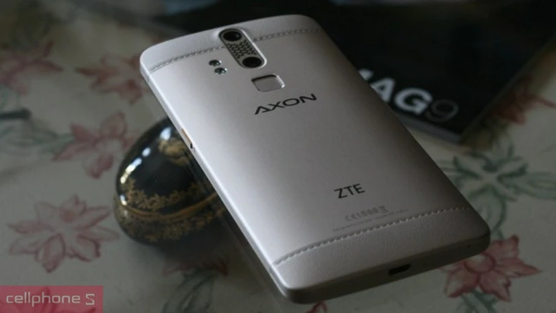 ZTE Axon