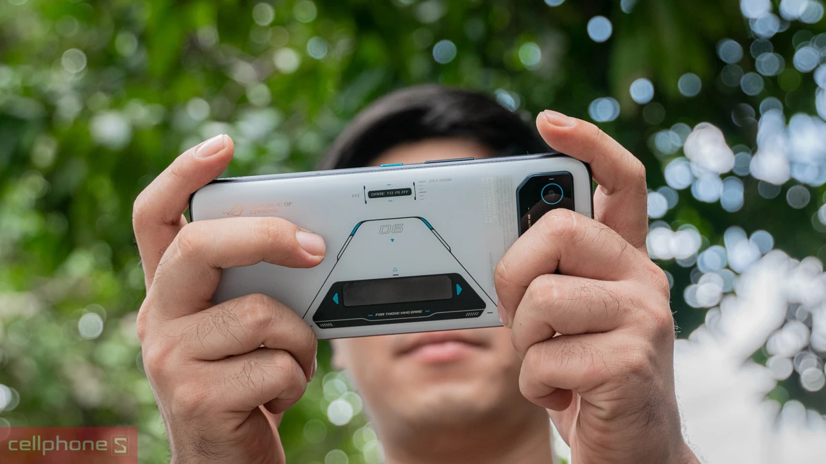 Giá điện thoại gaming phone bao nhiêu tiền