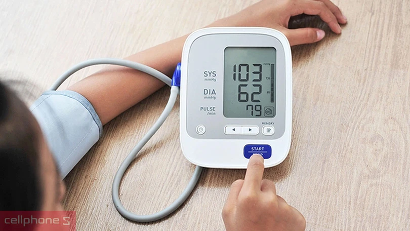 Cách chọn máy đo huyết áp Omron theo độ tuổi