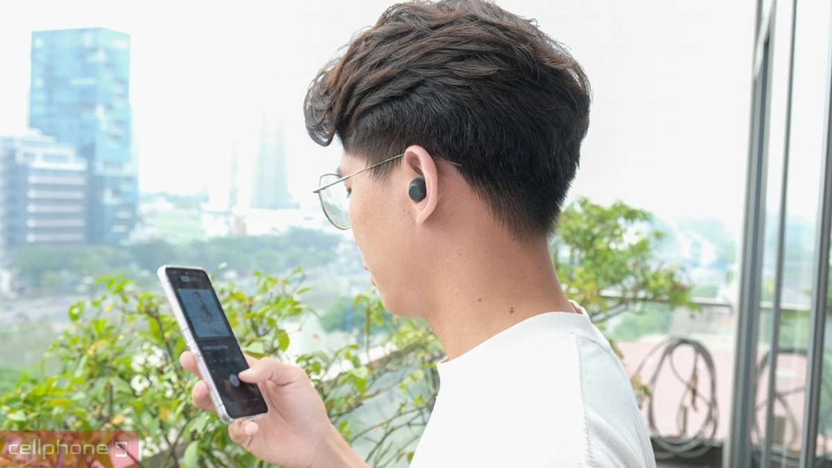 Micro và khả năng đàm thoại của tai nghe Bluetooth Samsung Galaxy Buds 3 FE