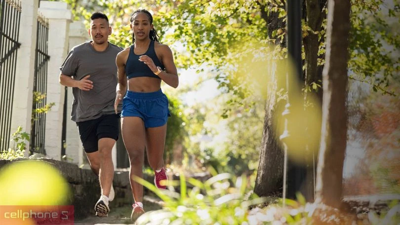 Vì sao nên mua đồng hồ thông minh Garmin Forerunner 570 42mm