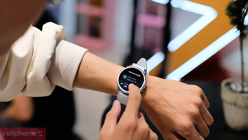 Samsung Galaxy Watch 6 Classic 43mm – Đồng hồ thông minh ấn tượng