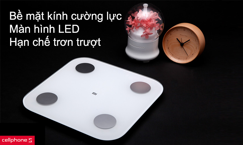 Thiết kế bề mặt kính cường lực, màn hình LED, hạn chế trơn trượt