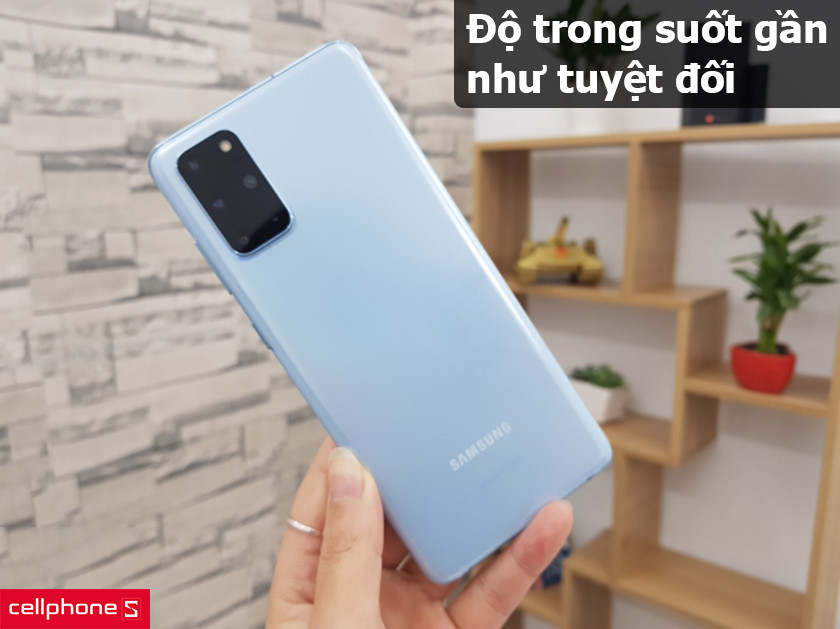 Độ trong suốt gần như tuyệt đối, chống trầy xước hiệu quả