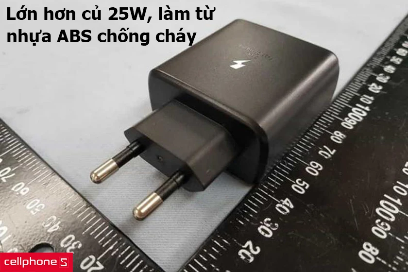 Kích thước lớn hơn củ 25W, hoàn thiện từ nhựa ABS chống cháy