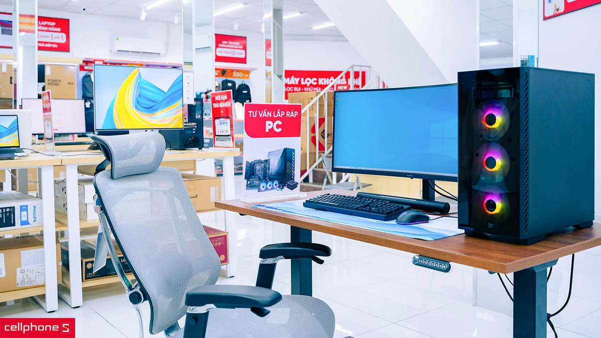 CellphoneS khai trương trung tâm Laptop - Smarthome 525A Quang Trung