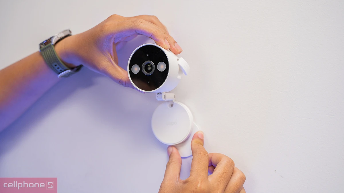 Camera trong nhà cao cấp tích hợp nhiều tính năng