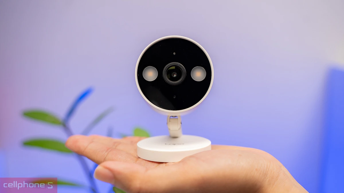 camera trong nhà hiện nay được trang bị micro và loa 