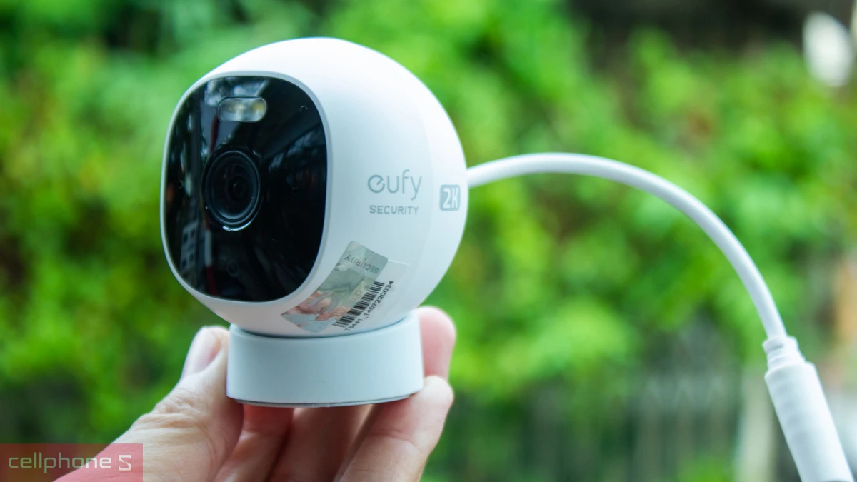 Camera trong nhà hỗ trợ đa dạng phương thức lưu trữ