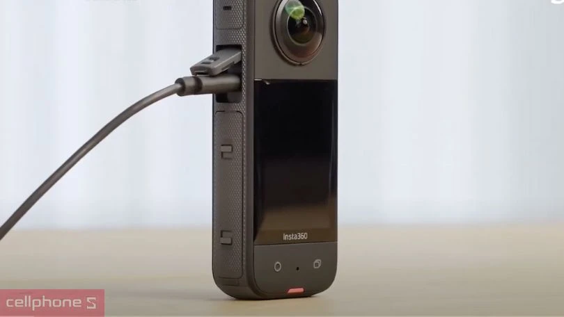 Cách sạc pin trên camera Insta360 Go 3