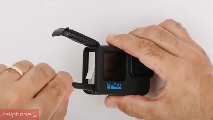 Cách sạc pin Camera GoPro Hero 11