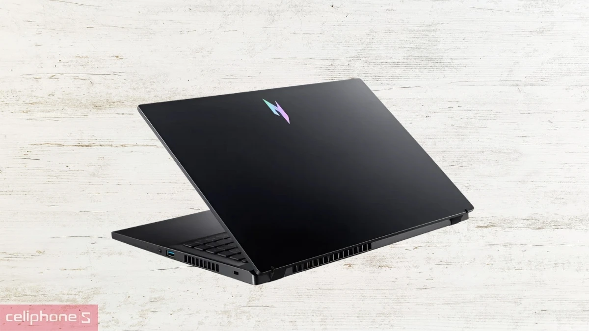 Hệ thống cổng kết nối của laptop Acer Gaming Nitro V 15 ProPanel ANV15-41-R0FE