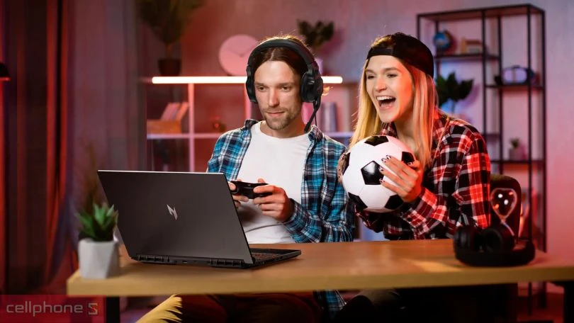 Pin và cổng kết nối của laptop gaming Acer Nitro V ANV16-41-R36Y