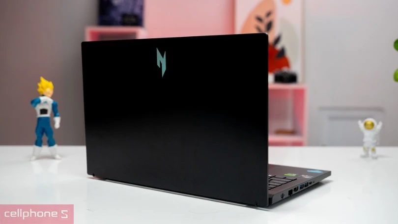 Pin và cổng kết nối trên laptop gaming Acer Nitro V ANV15-41-R7AP