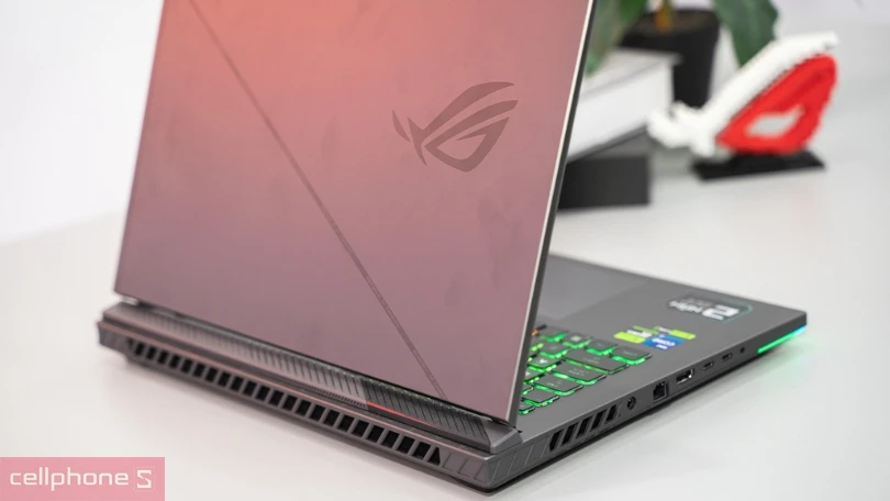 Thiết kế laptop ASUS ROG Strix G16 G615LR S5238W