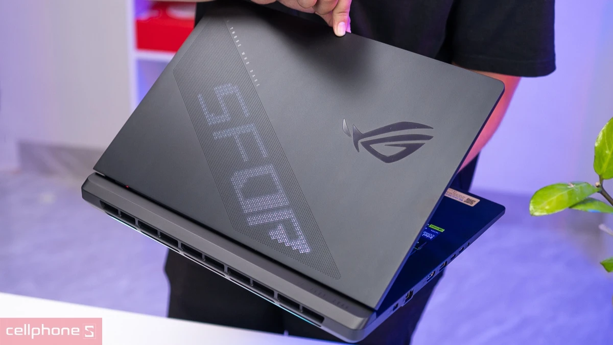 Cổng kết nối của laptop ASUS ROG Strix SCAR 16 G635LX-RW192W