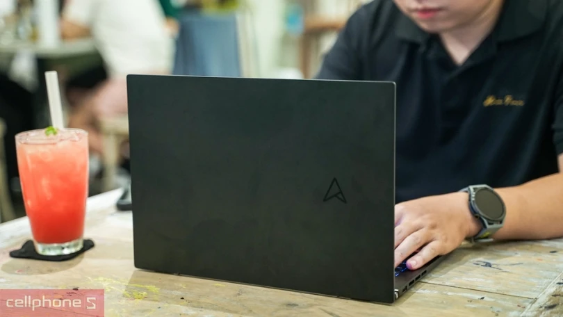 Laptop Asus Zenbook 14 OLED UM3402YA-KM405W - Đảm nhận tốt tác vụ văn phòng 