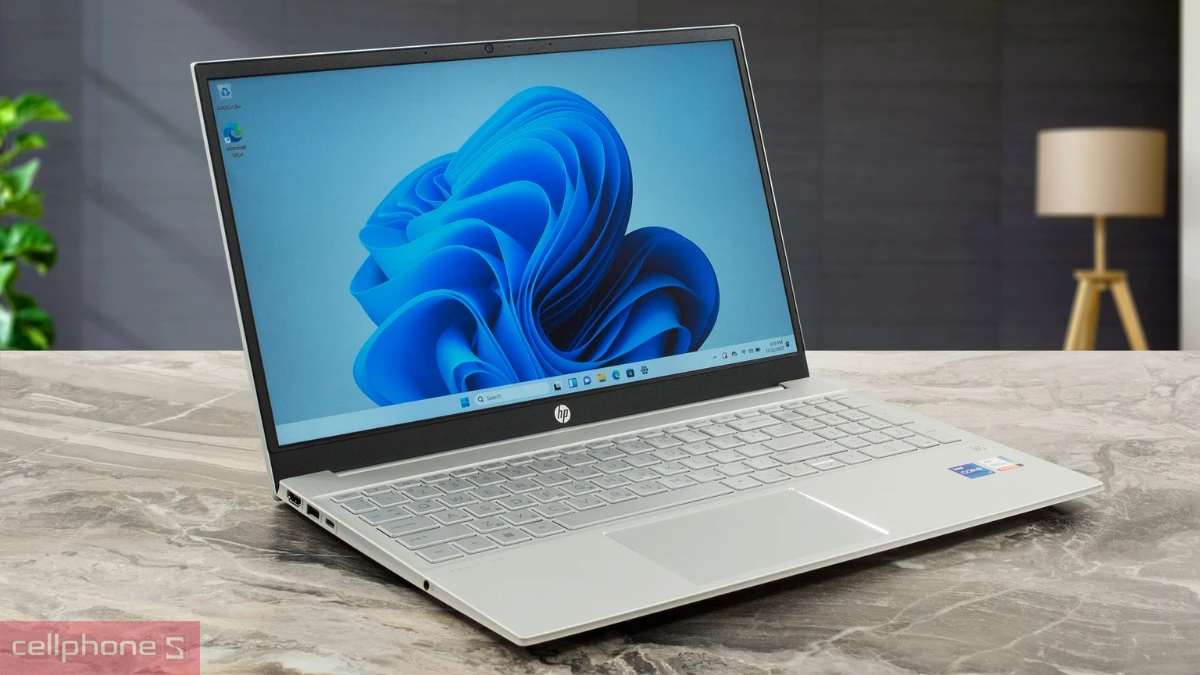 Hành trình phím sâu, độ nãy hợp lý, touchpad lớn