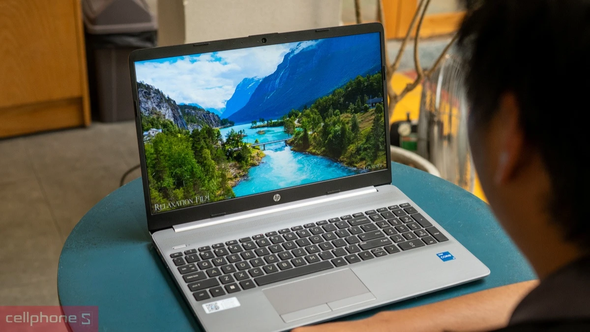 Bộ nhớ RAM và ổ cứng của laptop HP 250 G9 AG2K7AT