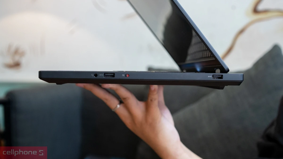 Thiết kế, kiểu dáng bên ngoài của laptop Lenovo Legion 5 15IRX10 83LY004JVN