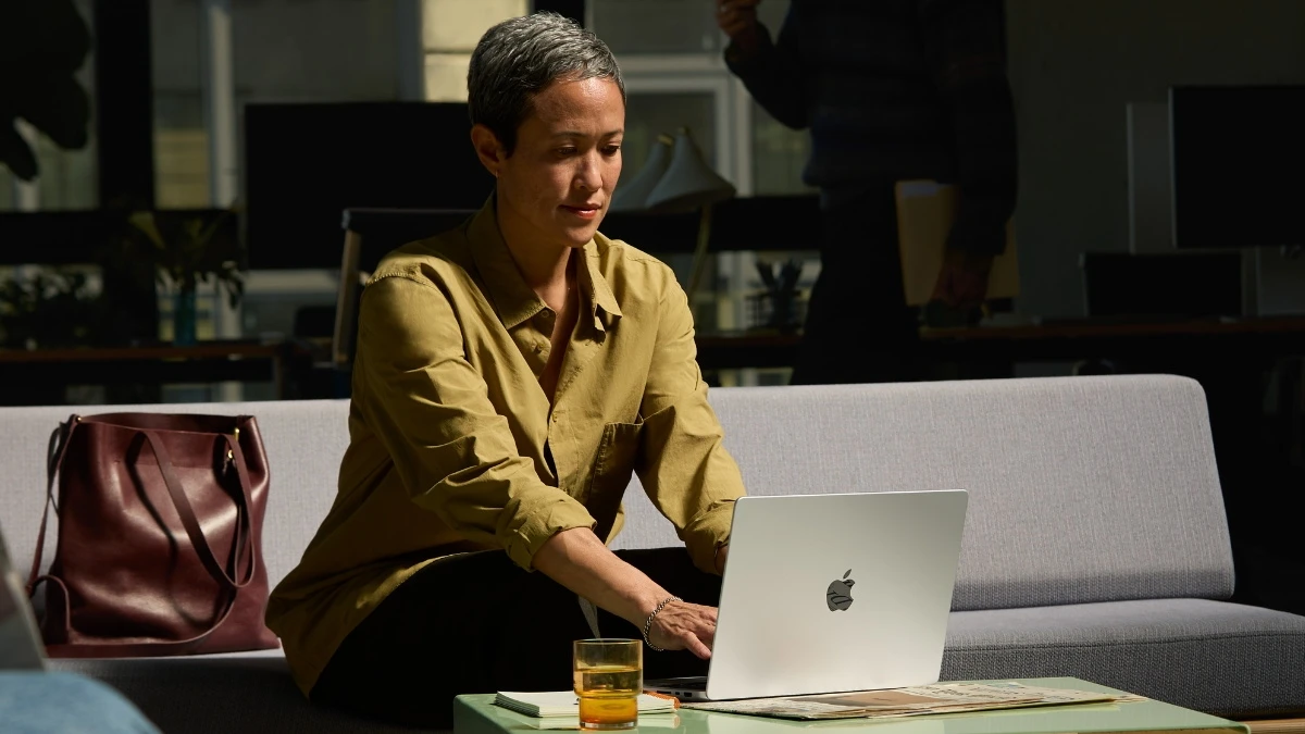 Apple Intelligence xử l&yacute; nhanh t&aacute;c vụ AI